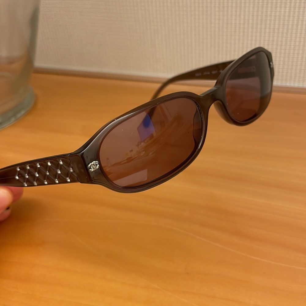 CHANEL Black Oval Sunglasses with Dark Brown Lenses - Picture 2 of 7